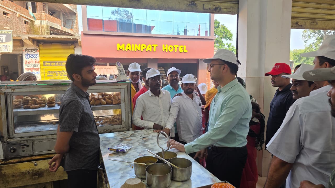 रोपाखार (मैनपाट) में शुरू हुआ देश का पहला ग्रामीण गार्बेज कैफ़े