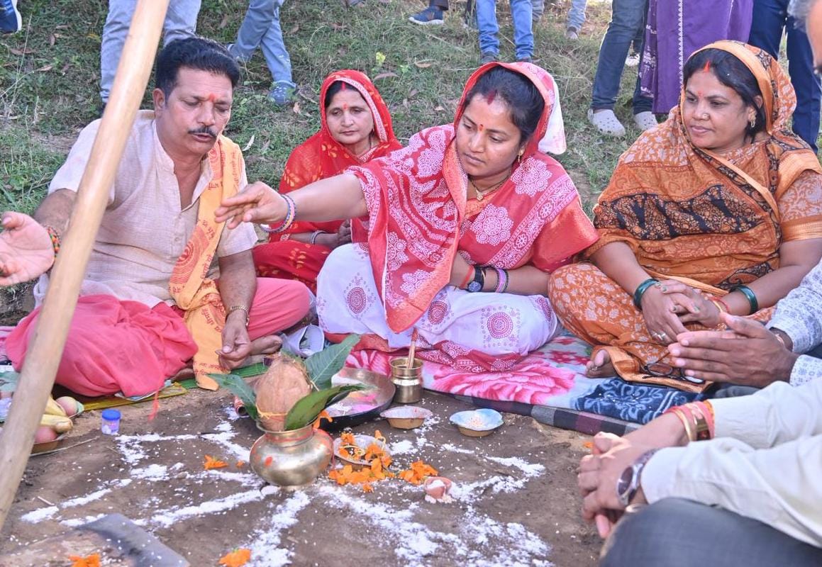 मंत्री श्रीमती लक्ष्मी राजवाड़े ने बैजनाथपुर जलाशय जीर्णोद्धार कार्य का किया भूमिपूजन