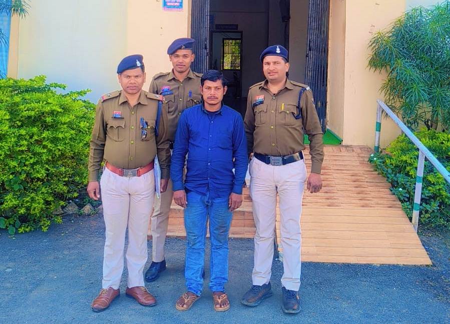 पत्नी की हत्या करने वाले आरोपी को थाना चांदनी पुलिस ने किया गिरफ्तार।